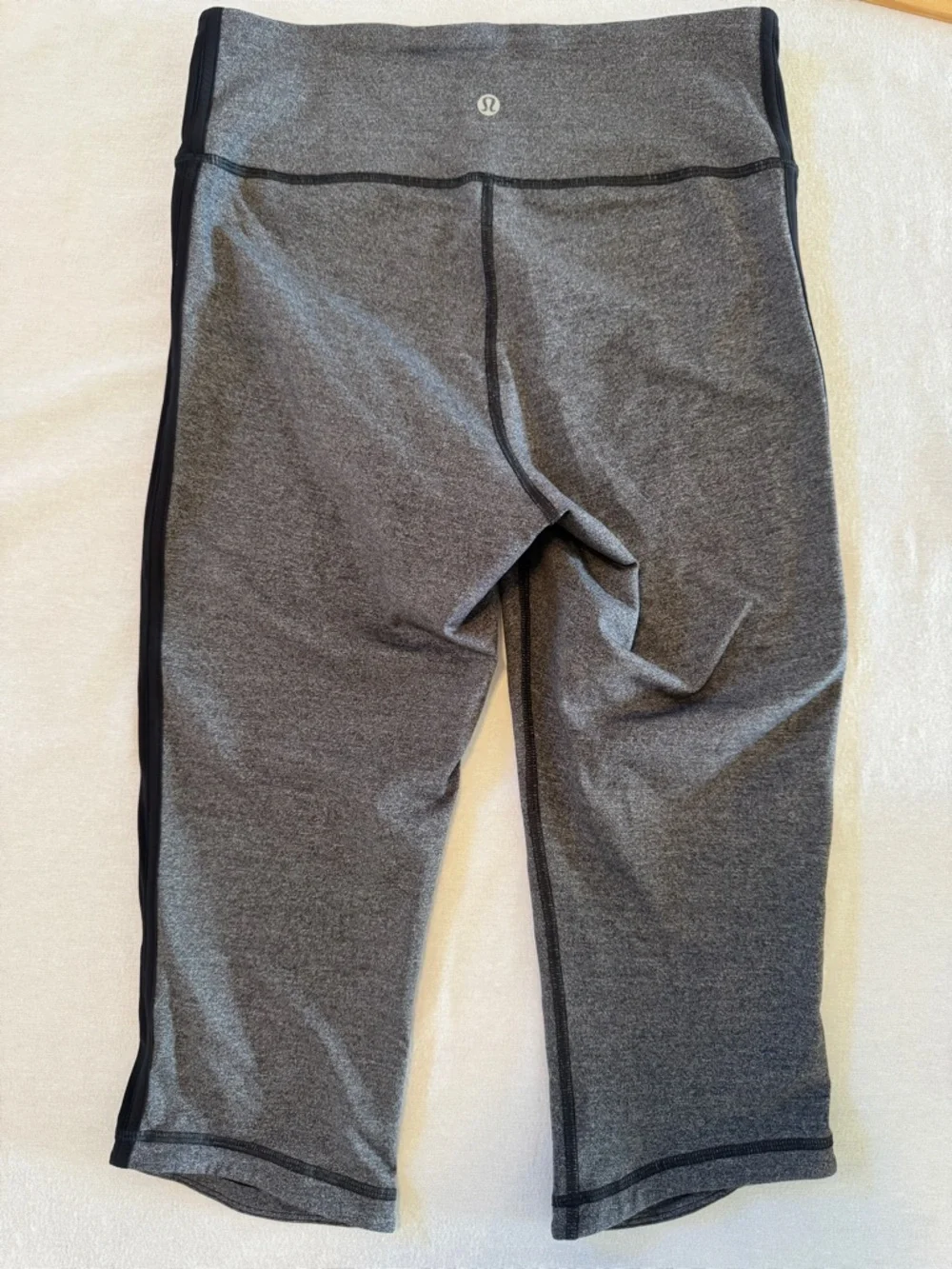 Lululemon Cropped Leggings Women’s Size 8 Gray Black Athletic Yoga Pants